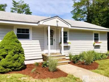 Main picture of 9 Lakeview Dr