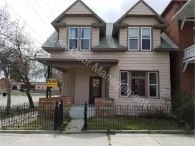 Main picture of 704 W Galena St