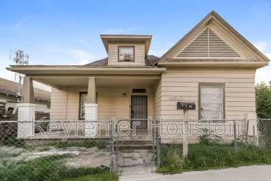 Main picture of 4610 Schroeder St