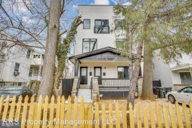 Main picture of 706 Jackson St NE