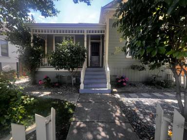 Main picture of 210 5th St