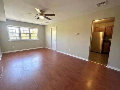 Main picture of 147 College Dr