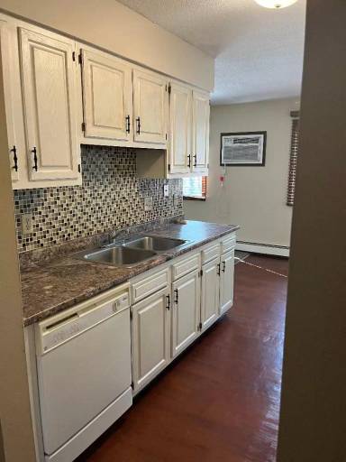 Main picture of 724 W 17th St