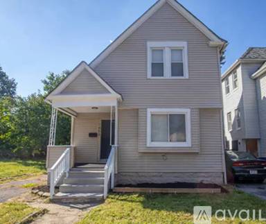 Main picture of 1456 E 112th St