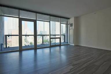 Main picture of 811 N La Salle Dr