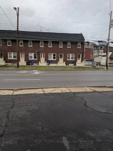 Main picture of 7 S Burhans Blvd