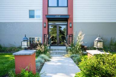 Main picture of 1717 W 1st Ave