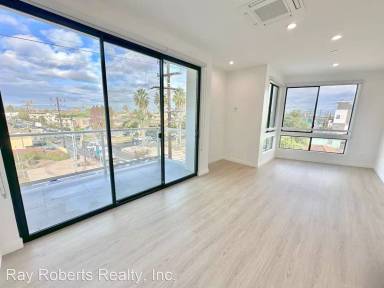 Main picture of 11500 Culver Blvd