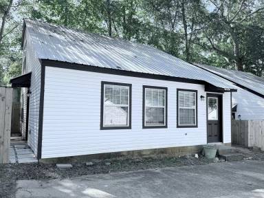 Main picture of 100 Woodward Pl