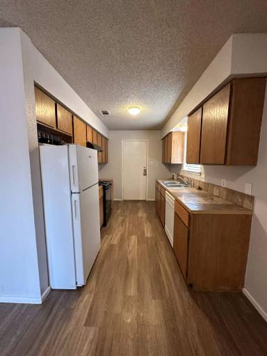 Main picture of 2103 S Loop 289