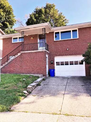 Main picture of 121 N Lincoln Ave