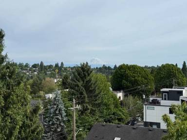 Main picture of 113 24th Ave E