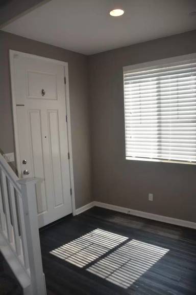Main picture of 321 MacArthur Way
