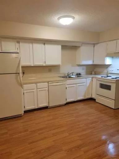 Main picture of 10561 Palm St NW