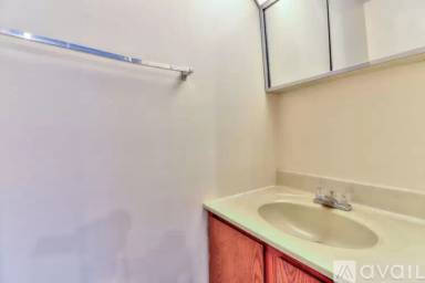 Main picture of 1003 S Smith Rd