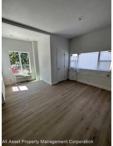 Main picture of 334 N American St