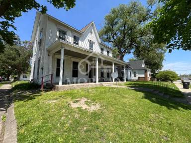 Main picture of 428 Delaware St