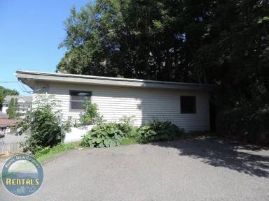 Main picture of 894 W King St