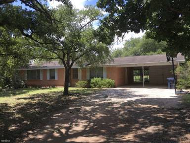 Main picture of 900 Ashburn Ave