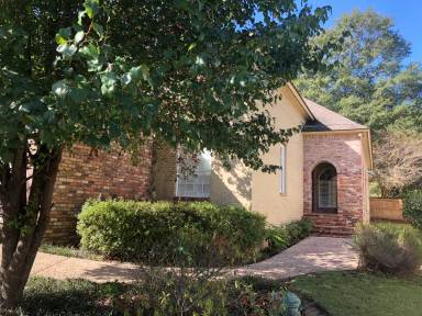 Main picture of 13 Golf Club Rd