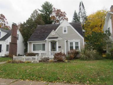 Main picture of 900 Northlawn St NE