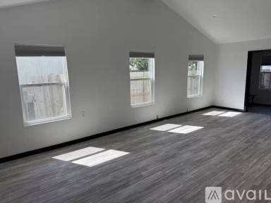 Main picture of 2712 Banyan St
