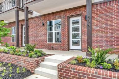 Main picture of 534 W Erwin St