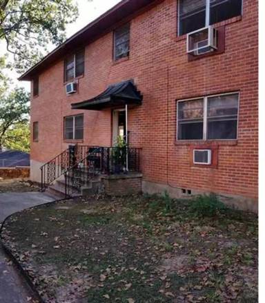 Main picture of 105 42nd Pl