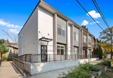 Main picture of 2608 S Lane St
