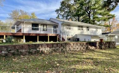 Main picture of 14 Mid Circle Dr
