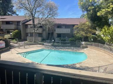 Main picture of 100 Kinross Dr