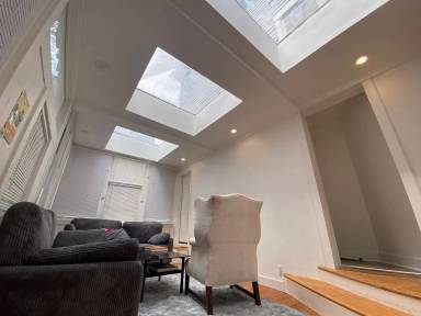 Main picture of 105 Howe St