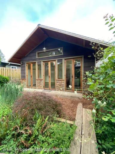 Main picture of 15566 SE Lark Ave