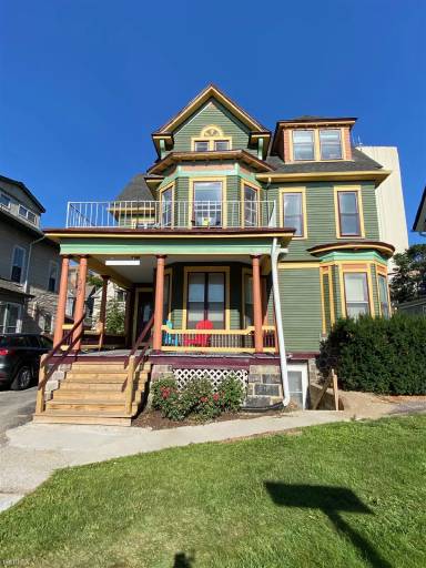 Main picture of 327 S Division St