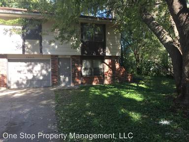 Main picture of 16614 E 3rd Ter N