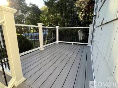 Main picture of 60 Luanne Rd