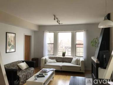 Main picture of 1935 W Division St