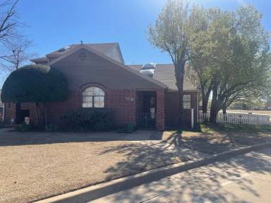 Main picture of 1604 Lakeshore Dr