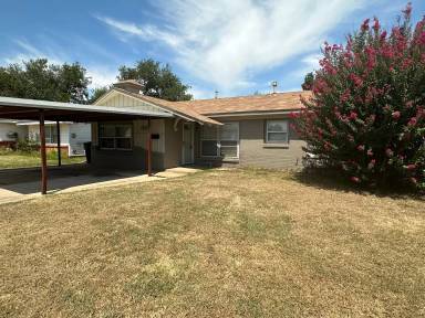 Main picture of 1025 SW 57th St