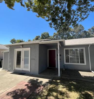 Main picture of 620 Poplar Ave