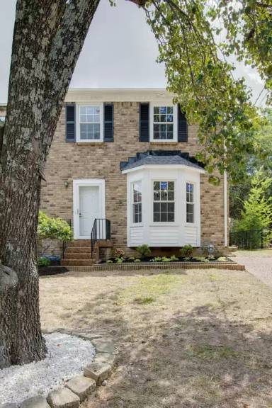 Main picture of 602 Castlegate Dr