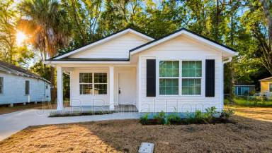 Main picture of 2091 Woodside St