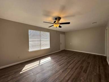 Main picture of 7316 Sanger Ave