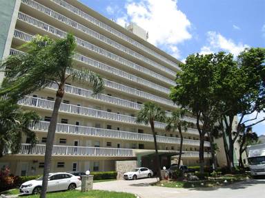 Main picture of 2555 NE 11th St