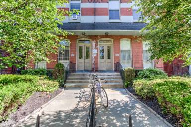 Main picture of 4214 Walnut St