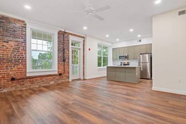 Main picture of 913 Greenway Ct