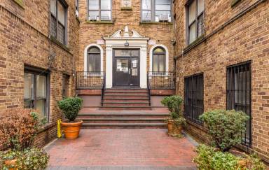 Main picture of 624 W 176th St