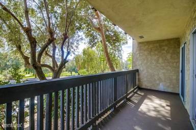 Main picture of The Bluffs at Fashion Valley