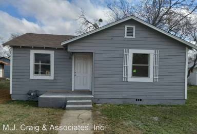 Main picture of 404 N 2nd St