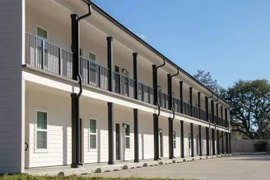 Main picture of 201 W Lagrange St